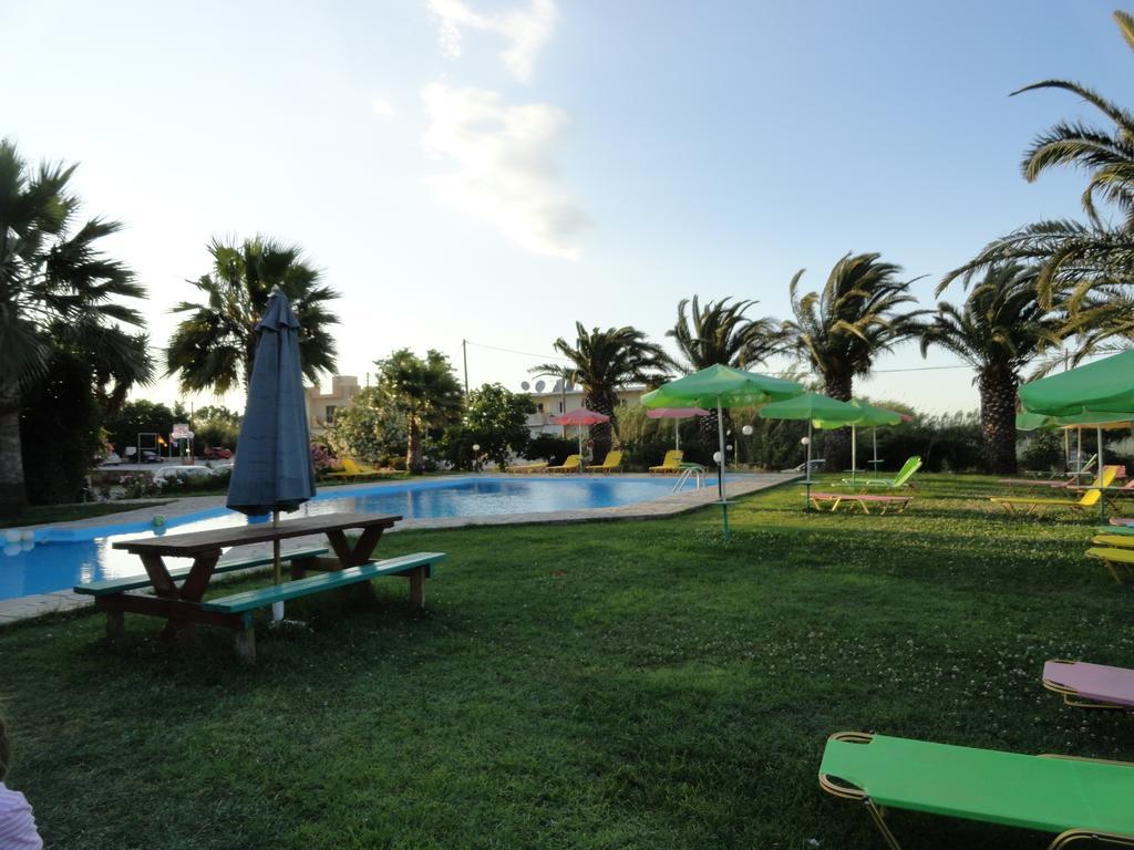 Pardalakis Studios Gerani  Exteriér fotografie