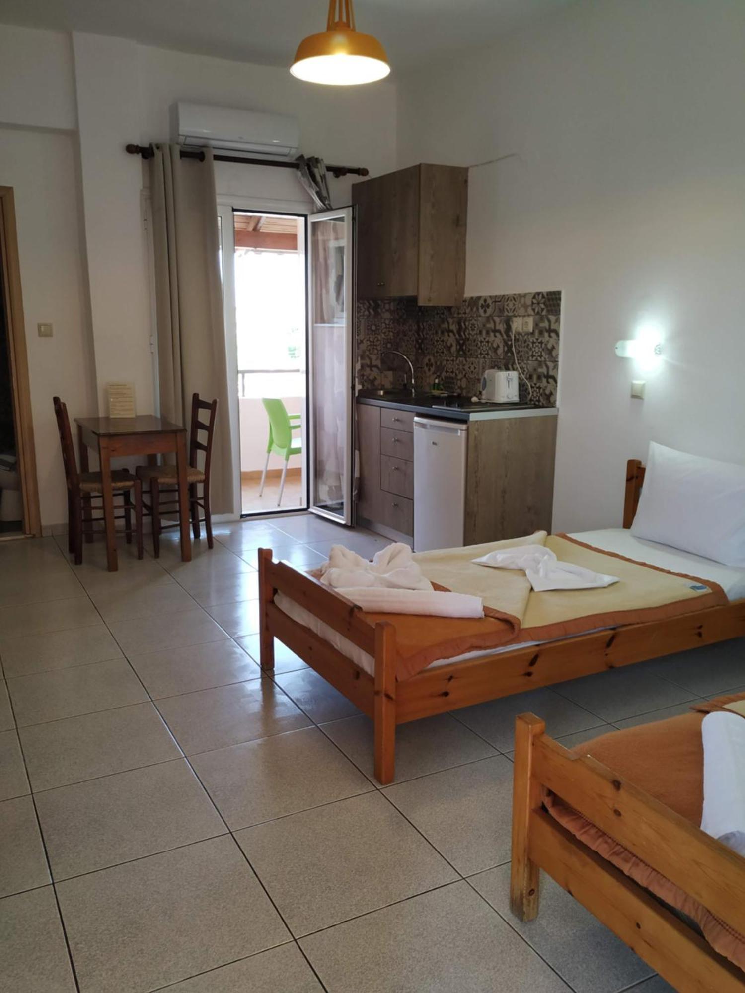 Pardalakis Studios Gerani  Exteriér fotografie
