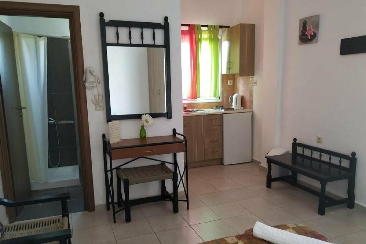 Pardalakis Studios Gerani  Exteriér fotografie